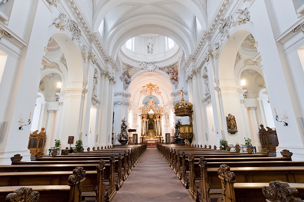Dom zu Fulda mit Blick auf den Altar